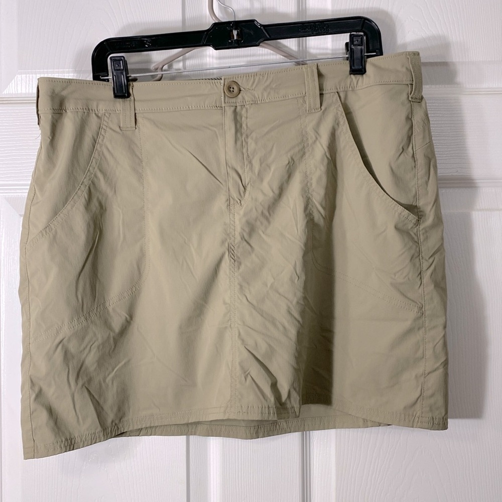 Bass pro shop skort for fishing and water wear. Size 14. Worn once. Like new.